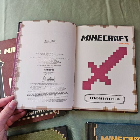 4 Minecraft Mojang Hardcover Books - Redstone, Combat, Beginner's & Construction - Picture 3 of 12
